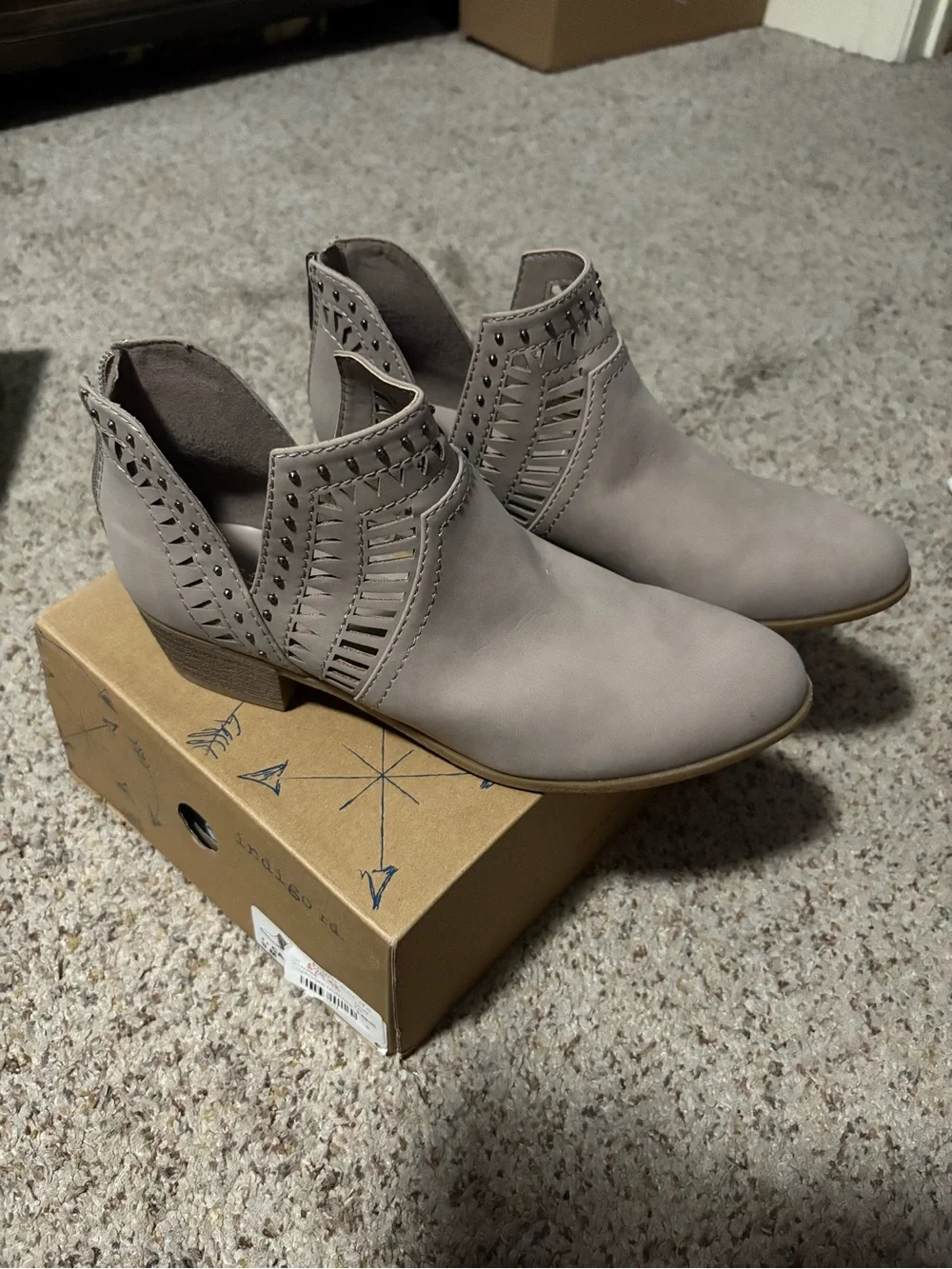 Indigo Rd Calvae Ankle Booties Womens‎ 9 Taupe Studded Laser Cut Boho Bootie